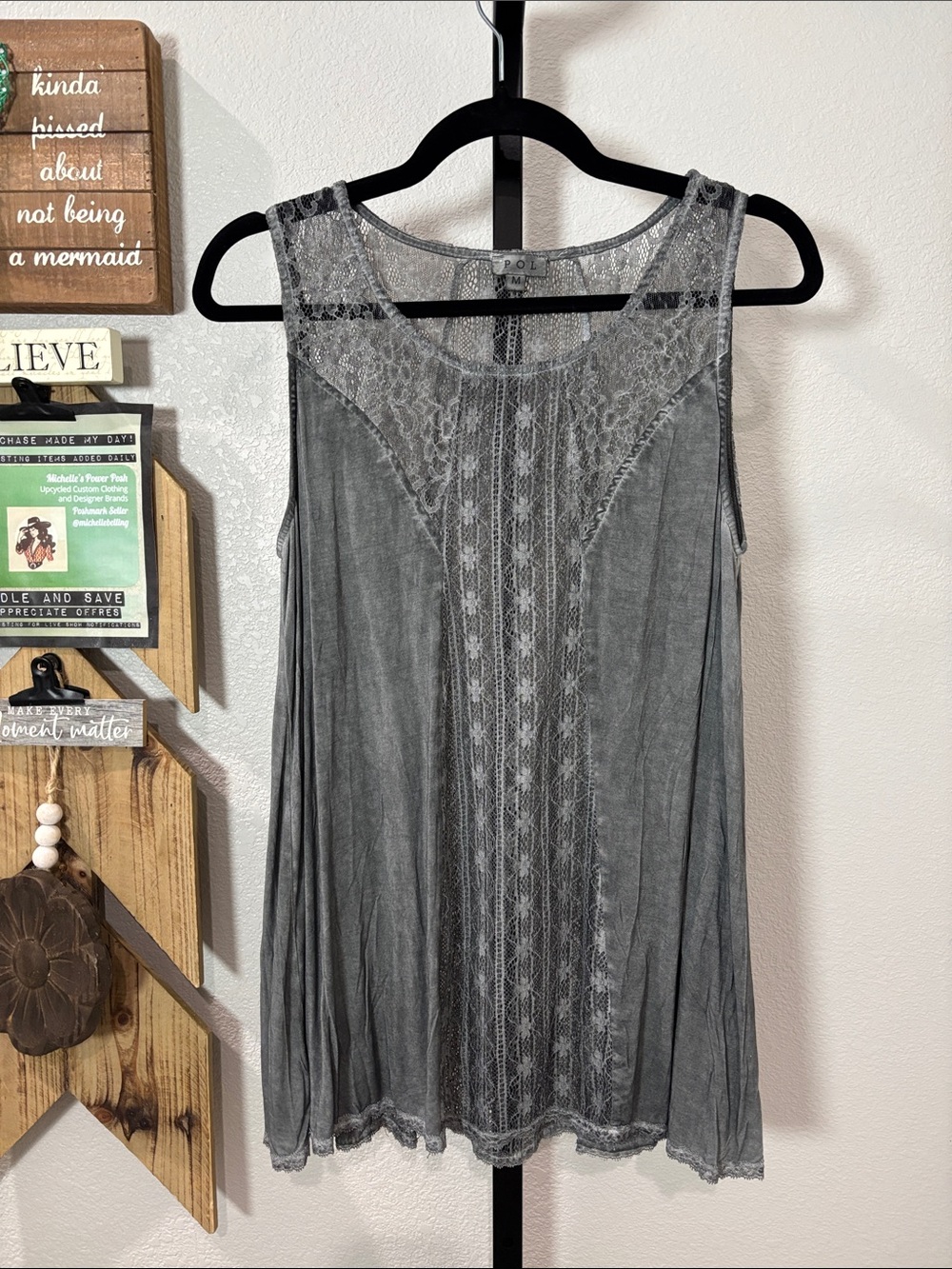 POL Gray Lace-Trim Tank Top with Embroidered Front 21pp 28L